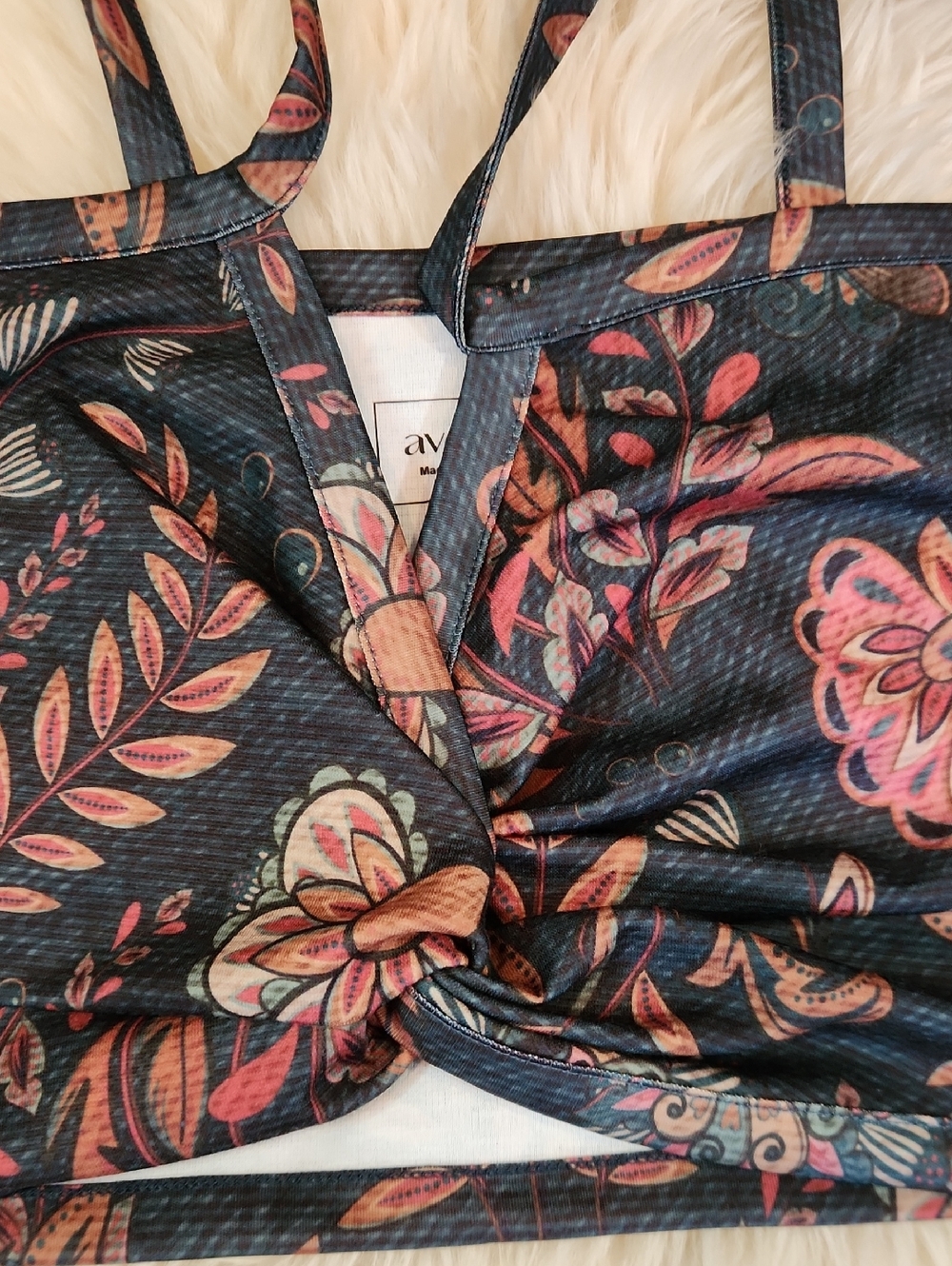 Averie Dark Floral Halley Knotted Twist Front Cropped Sleeveless Womens Top - Picture 3 of 5